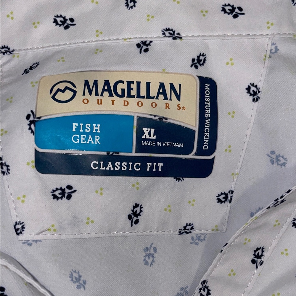 Magellan Outdoors White Shirt with Blue Pattern - Picture 2 of 7